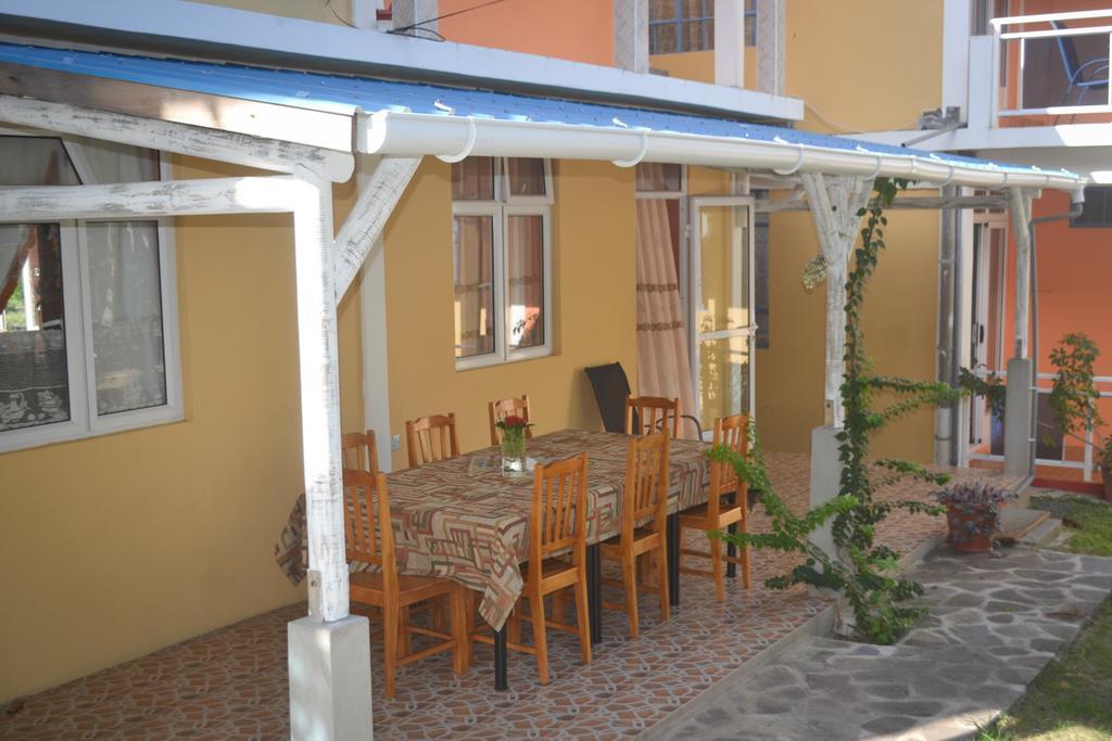 Merlin Guest House Nouvelle Découverte Екстериор снимка